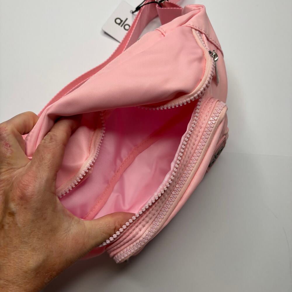 Alo Yoga Explorer Bag Pink NWT - Picture 4 of 6